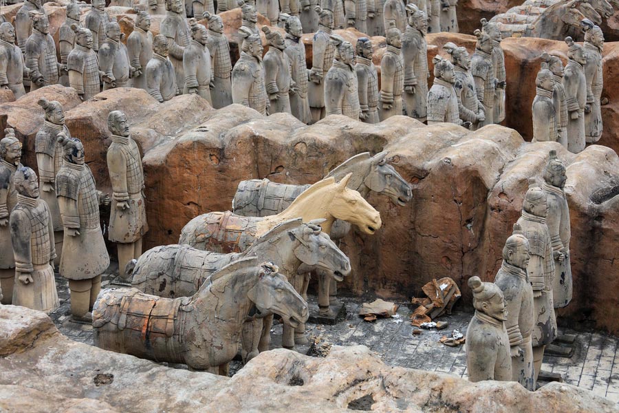 China's largest full-scale replicas of the Terracotta Warriors attract tourists