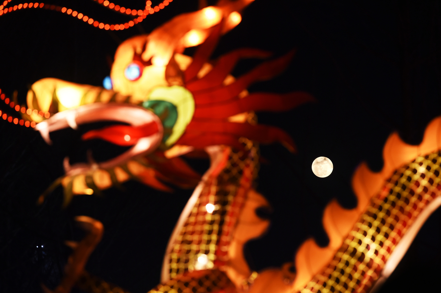 Full moon illuminates Lantern Festival across China