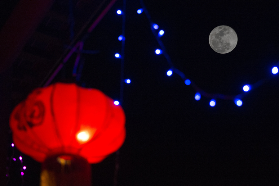 Full moon illuminates Lantern Festival across China