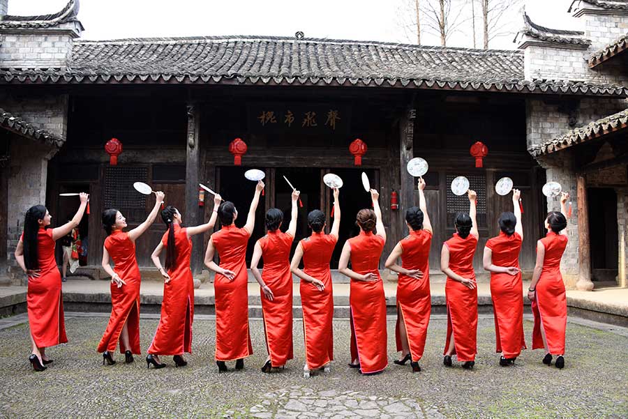 Ladies present <EM>qipao </EM>in Zhejiang province