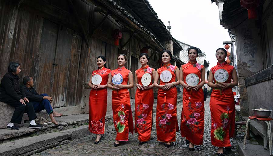 Ladies present <EM>qipao </EM>in Zhejiang province