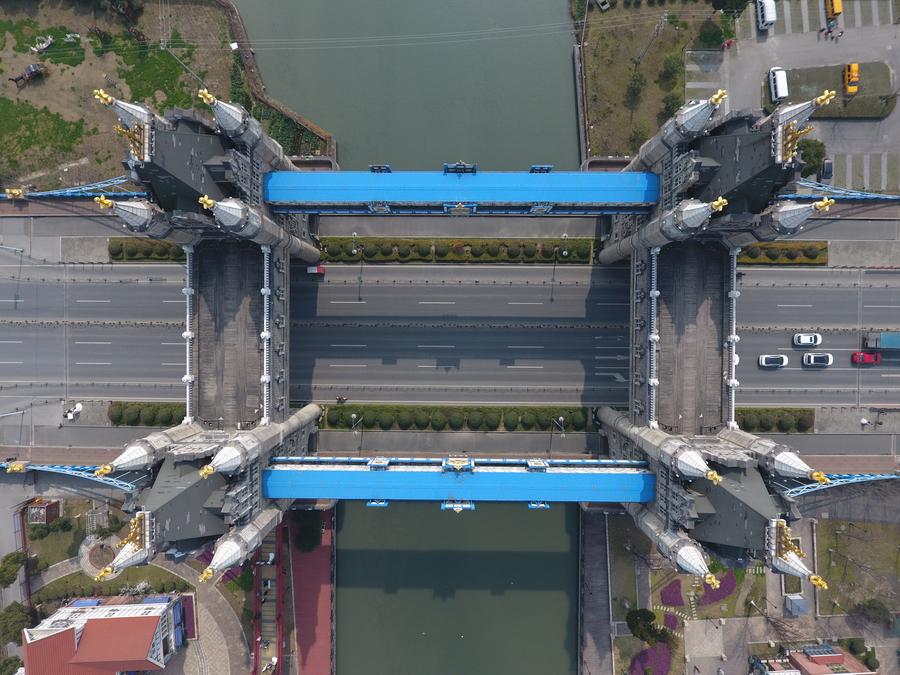 Suzhou builds replica of Tower Bridge