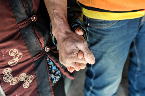 Devoted son cares for forgetful mother