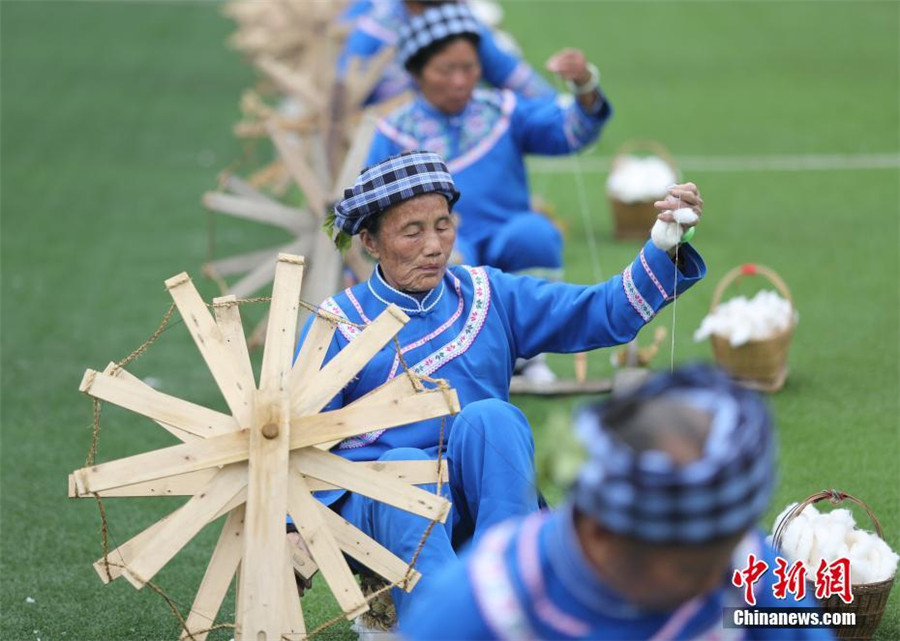 Women set world record by spinning together