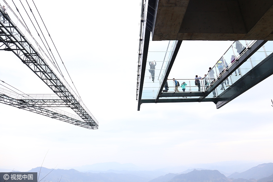 Walk if you dare: Thrilling 'sky corridor' opens in Chongqing