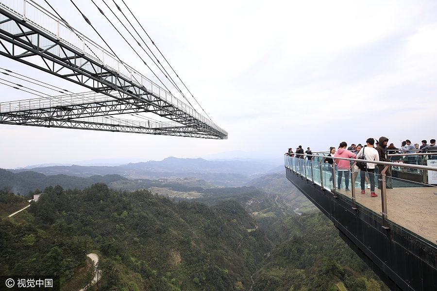 Walk if you dare: Thrilling 'sky corridor' opens in Chongqing