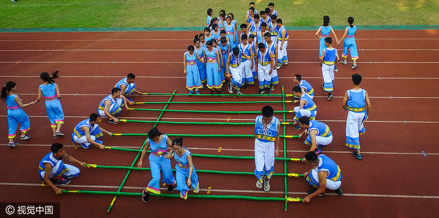 Over 1,500 teachers, students perform bamboo dance in Hainan