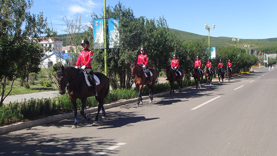 Policewomen on horses turn heads in Inner Mongolia