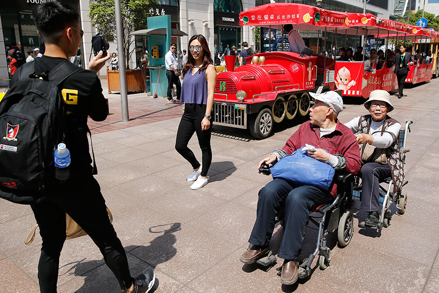 Shanghai sizzles in 120-year high heat