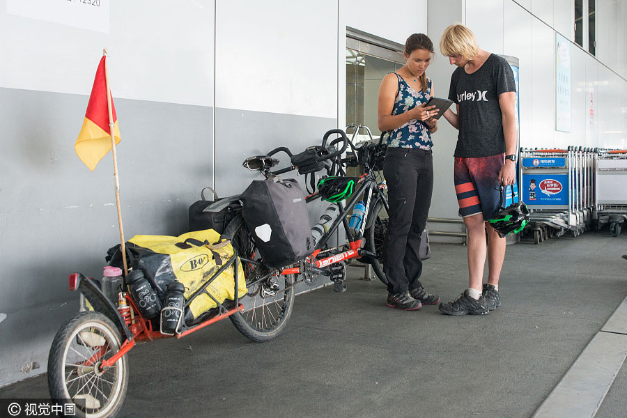 French couple cycles across China to encourage green travel