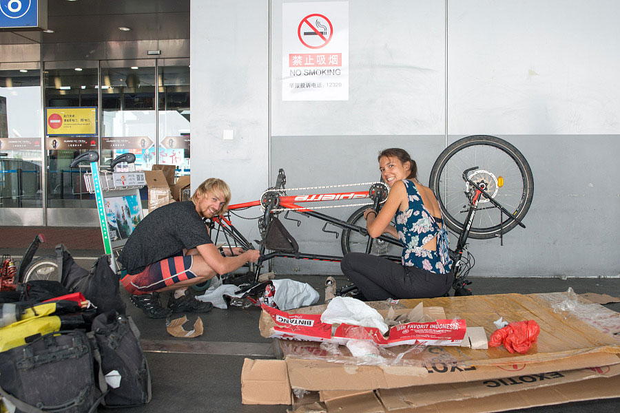 French couple cycles across China to encourage green travel