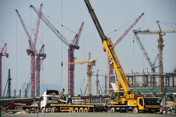 Key component of world's longest cross-sea bridge installed