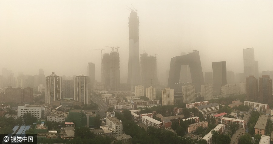 Sandstorm envelops Beijing, air pollution reaches dangerous level