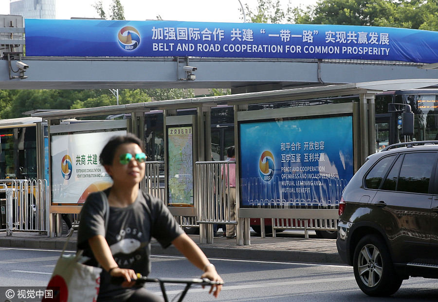 Flowers, posters greet Belt and Road forum in Beijing