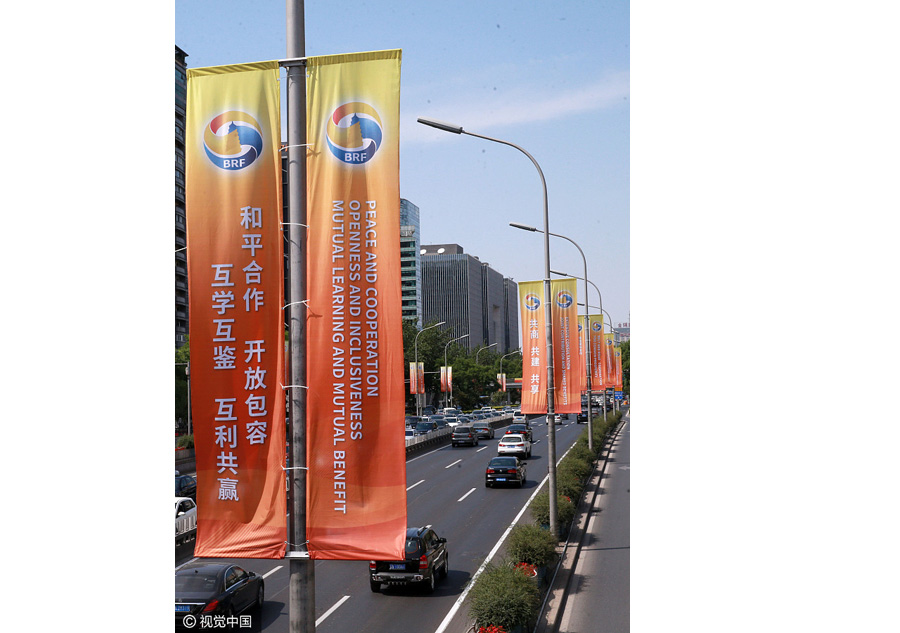 Flowers, posters greet Belt and Road forum in Beijing