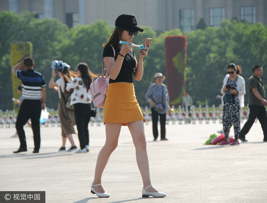 Beijing issues this year's first high temperature alert