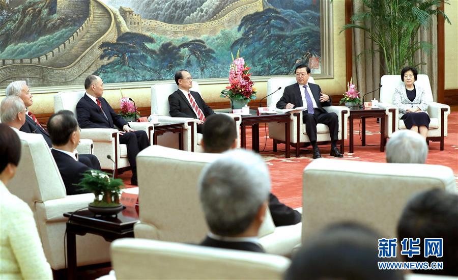 Top legislator meets Hong Kong delegation