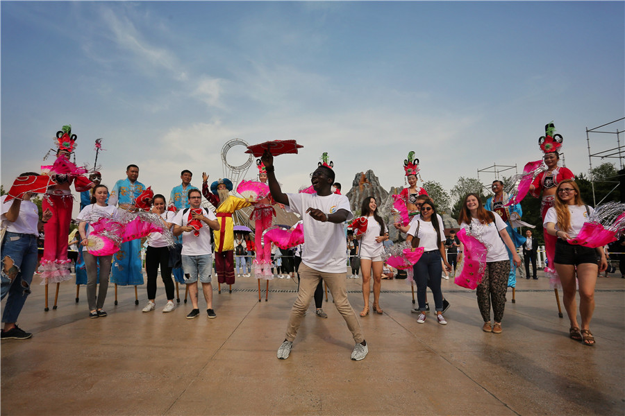 International students celebrate Dragon Boat Festival