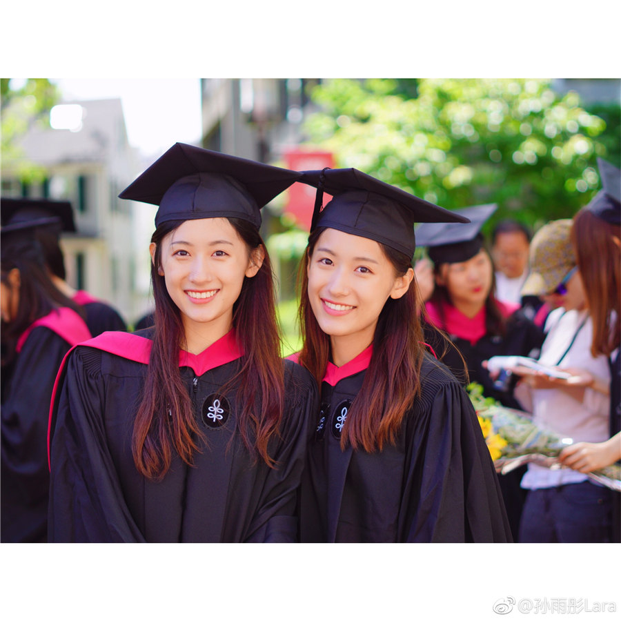 Chinese twins gaining post-Harvard internet fame