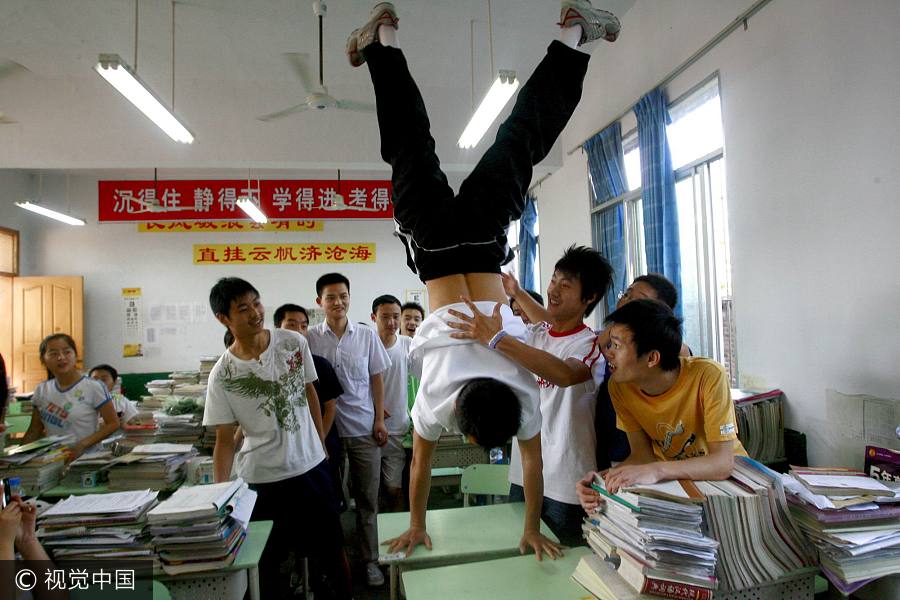 Unusual stress relief for students undertaking <EM>gaokao</EM>