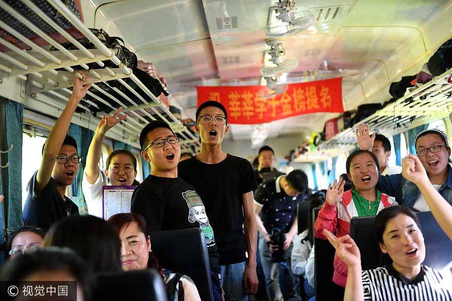 Special train takes students to <EM>gaokao</EM> exam site