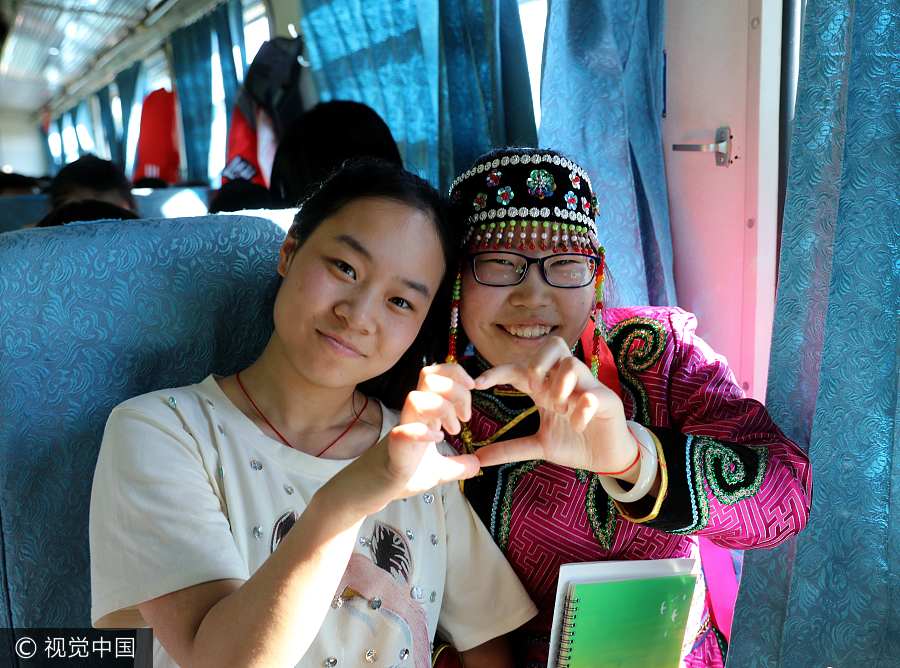 Special train takes students to <EM>gaokao</EM> exam site