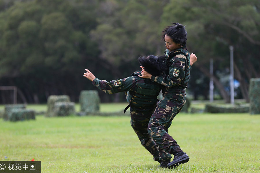 Xi confers honor on PLA unit in Hong Kong