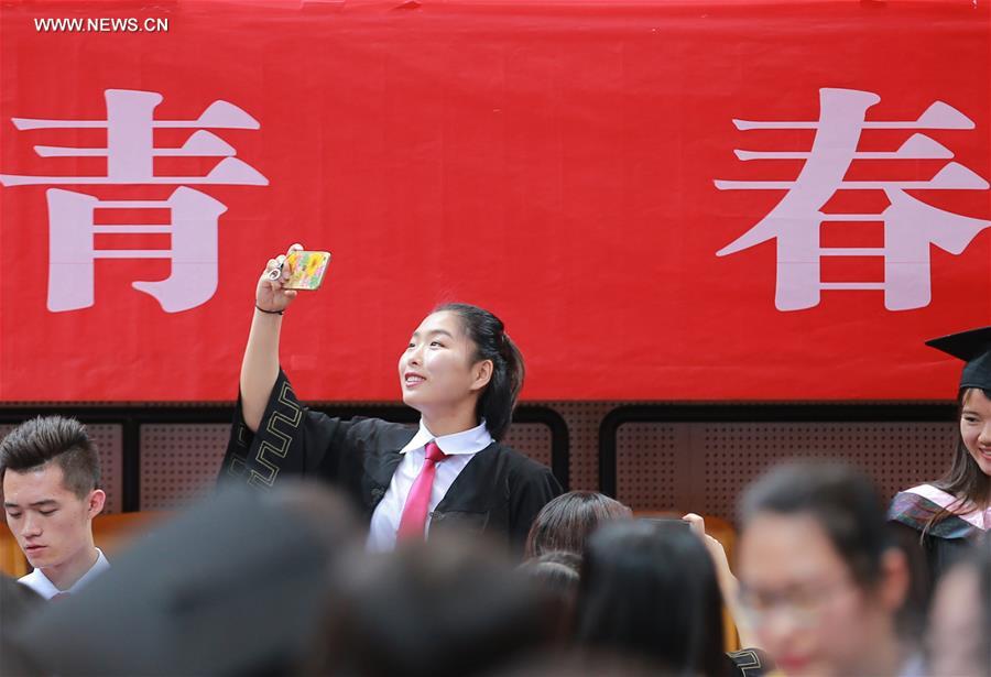 Students graduate from Civil Aviation University of China