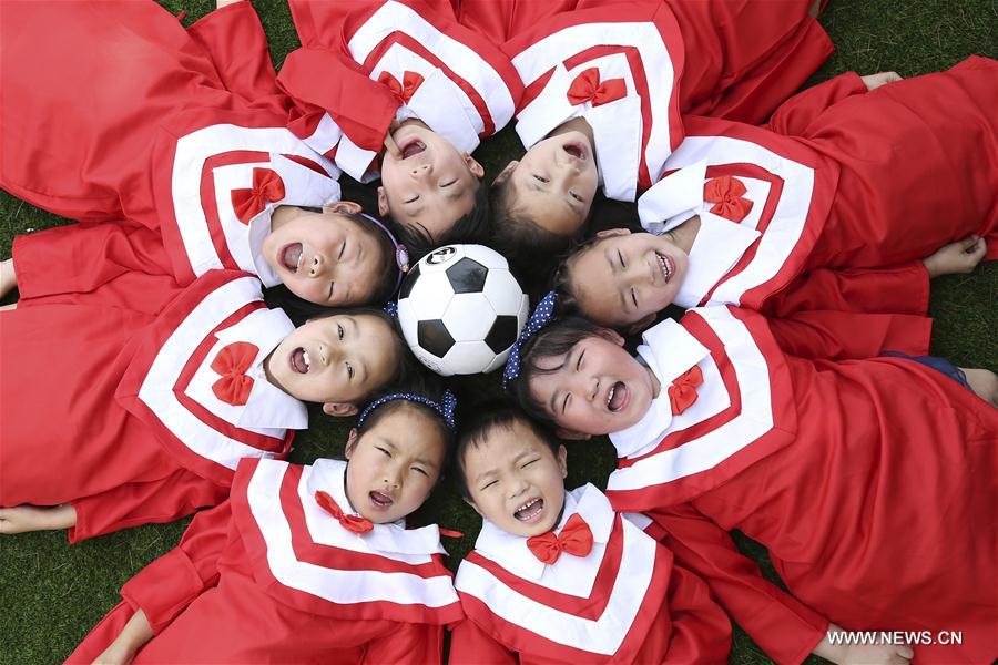 Children in kindergartens around China enter graduation season