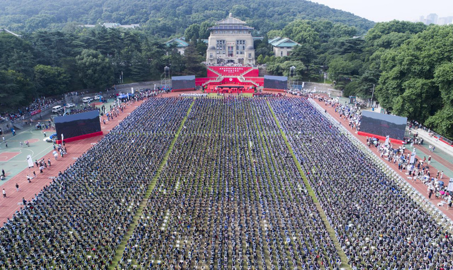 7,000 Wuhan University graduates celebrate commencement