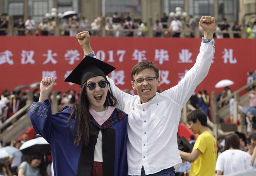 7,000 Wuhan University graduates celebrate commencement