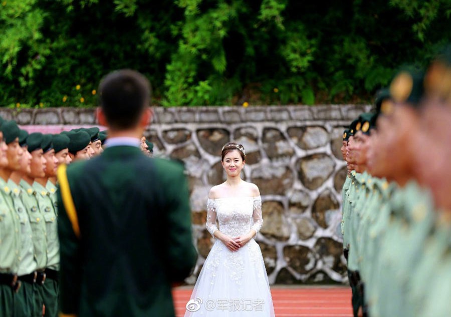 Wedding photos in border police college in Guangzhou