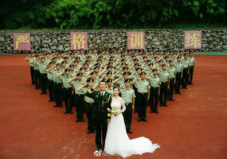 Wedding photos in border police college in Guangzhou
