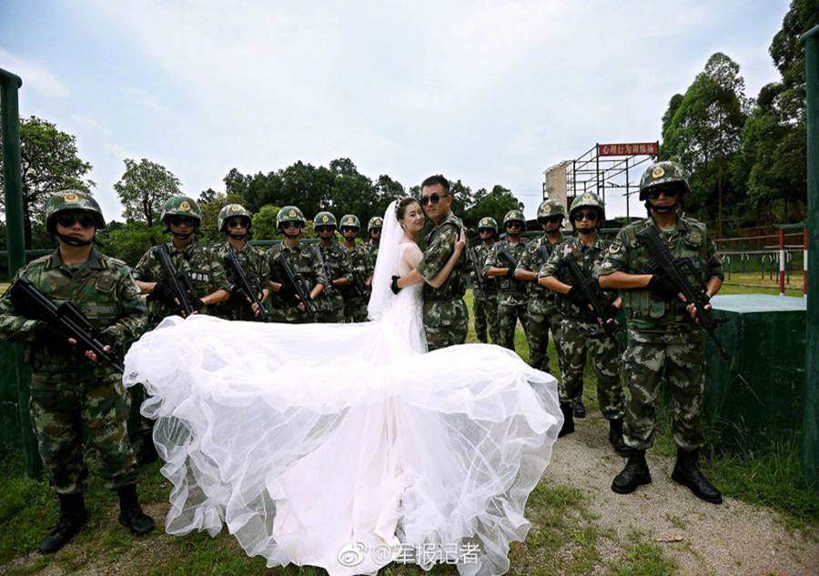 Wedding photos in border police college in Guangzhou