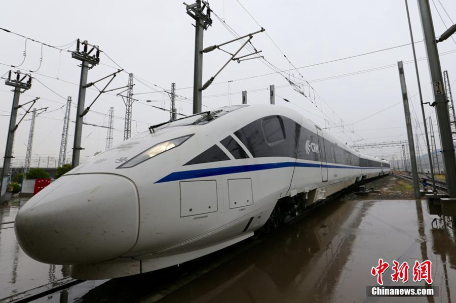 Self-developed new train to run on high-speed rail line