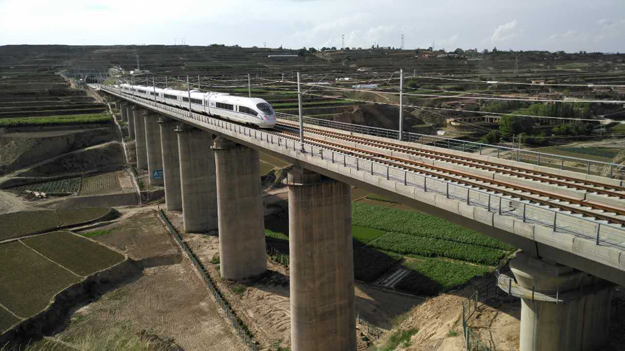 Bullet train connects NW region to the rest of China