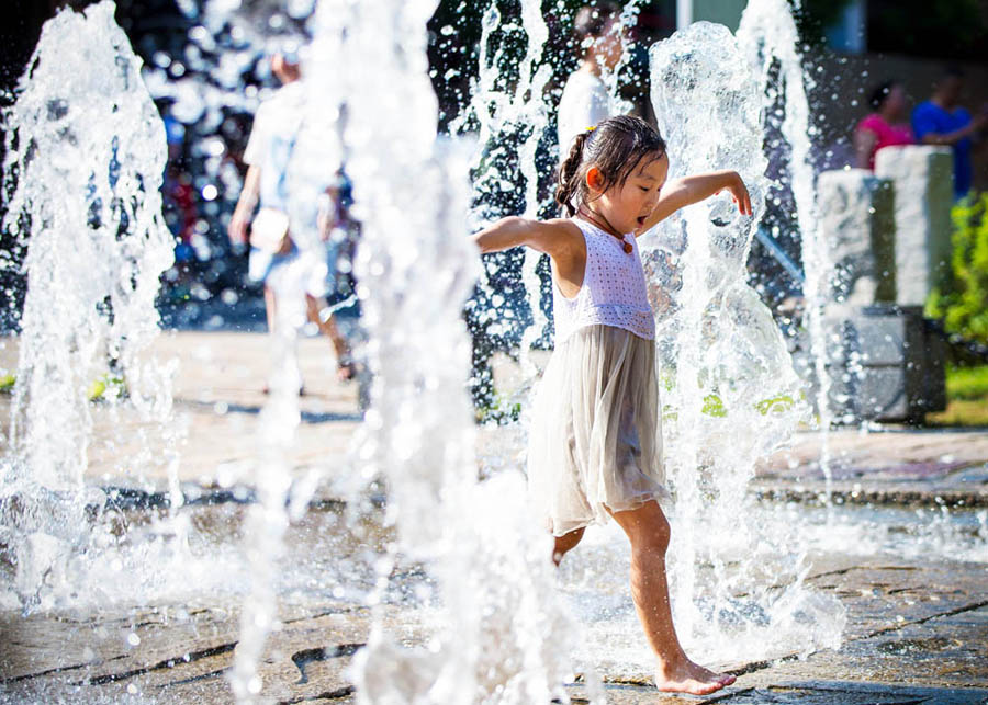 Heat wave sweeps across China