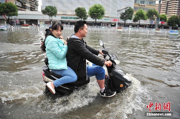 Heavy rains submerge Kunming