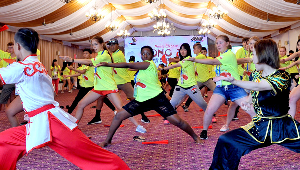 Youth camp attracts international teens with Chinese culture