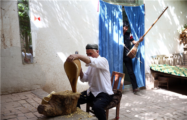 Instrument makers dance to a traditional tune