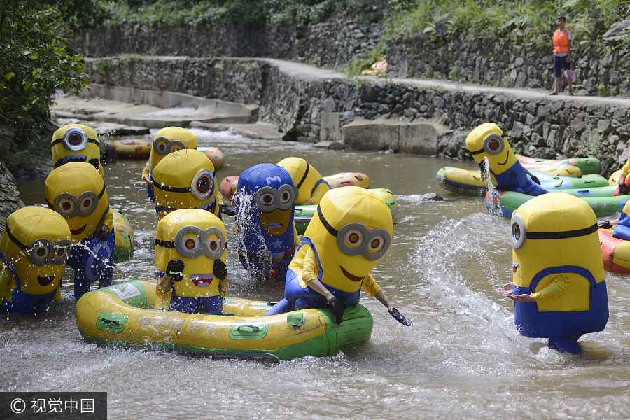 'Minions' avoid summer heat by drifting