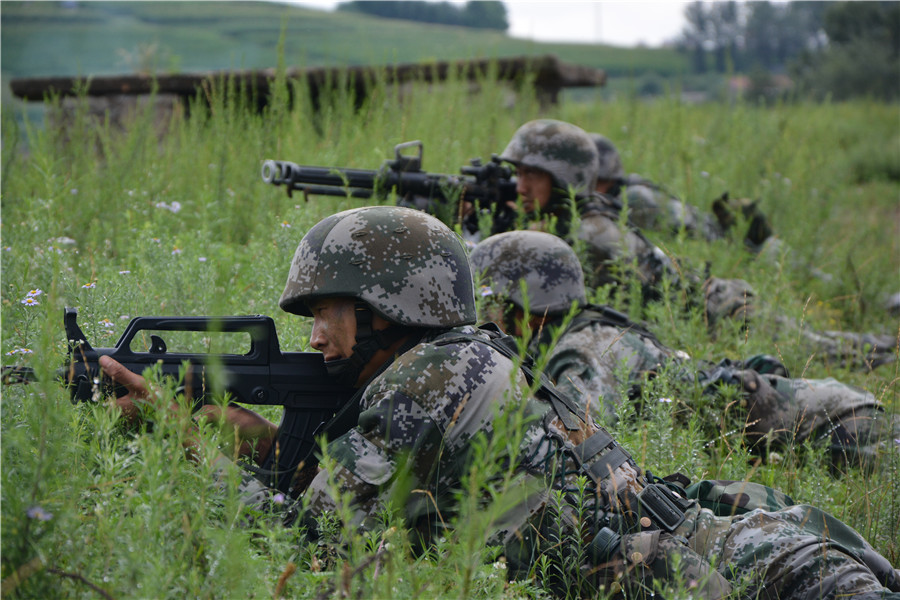 Soldiers carry out live-fire exercise in Northeast China