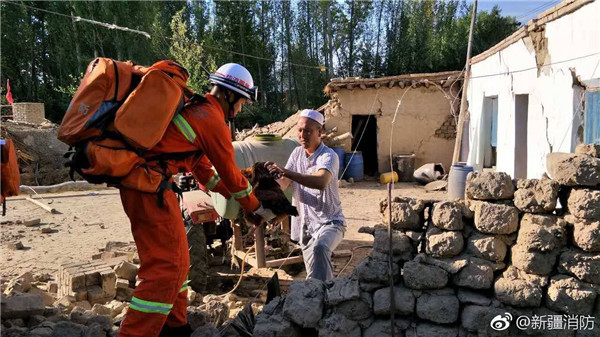 Quake destroys houses, shakes buildings in Xinjiang