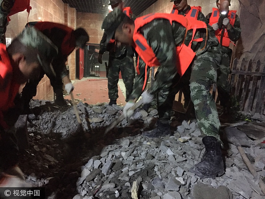 Rescuers work overnight to save quake victims