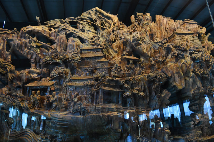 Woodcarving of ancient masterpiece debuts in North China