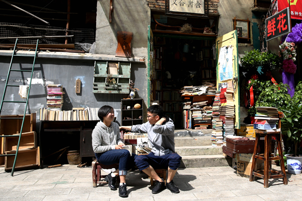 Rising online sales leaving bookstores on the shelf