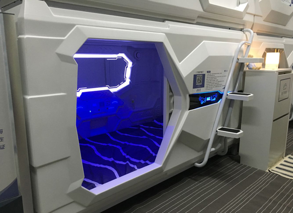 Smart unmanned capsule hotel opens in Chongqing