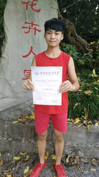 Self-taught Chongqing deliveryman admitted to college