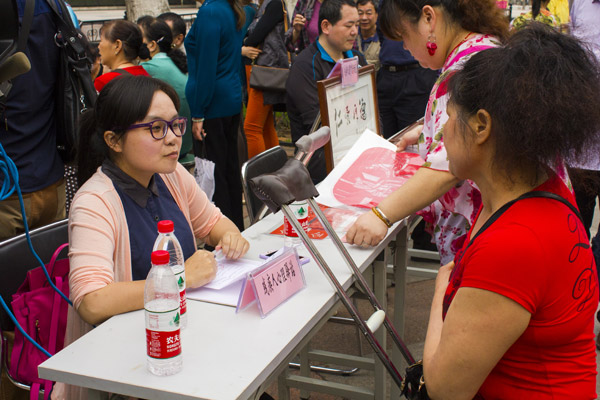 Wuhan amputee brings movies to life for the visually impaired