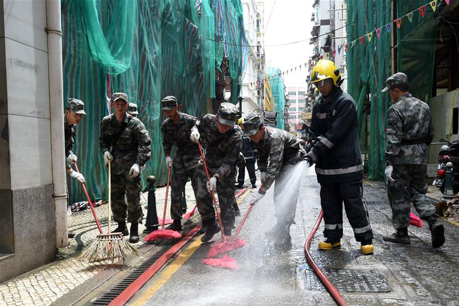 PLA garrison aids relief after typhoon hits Macao